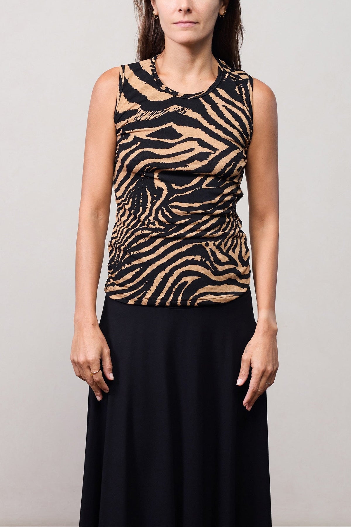 LEO TOP
