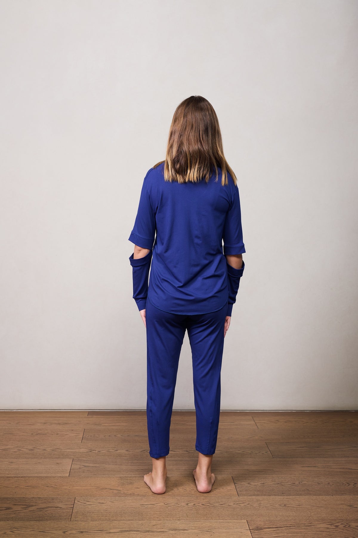 VI CUTOUT ELBOW TOP