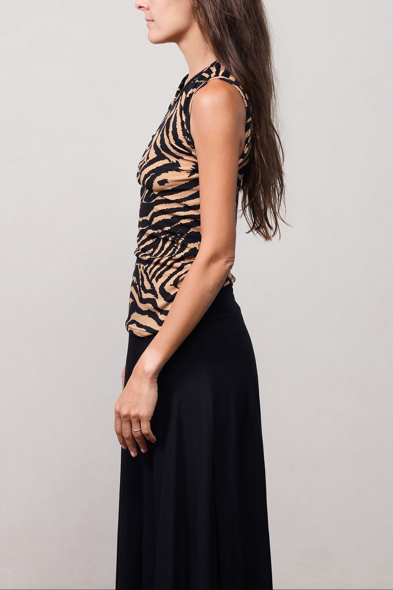 LEO TOP